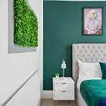 Apartment The Emerald Gem - Overlooking The Park