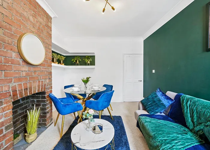 The Emerald Gem - Overlooking The Park Bristol