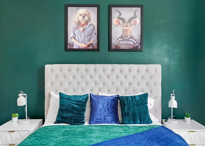 The Emerald Gem - Overlooking The Park