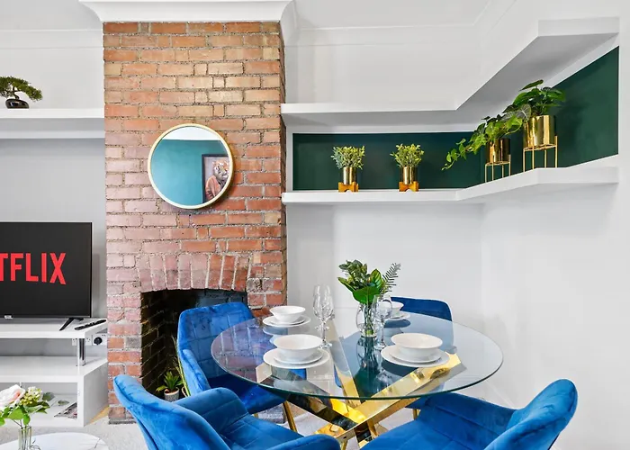 The Emerald Gem - Overlooking The Park Apartman *