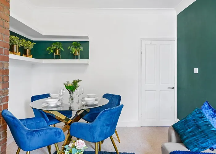 The Emerald Gem - Overlooking The Park Bristol