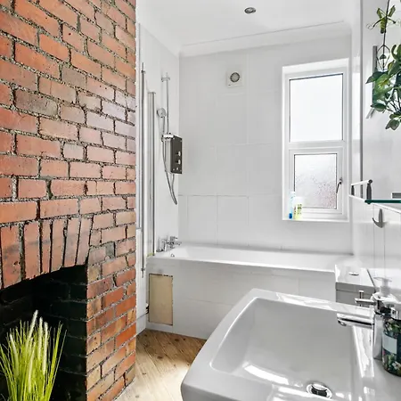 The Emerald Gem - Overlooking The Park