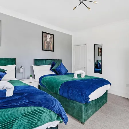 The Emerald Gem - Overlooking The Park Daire *