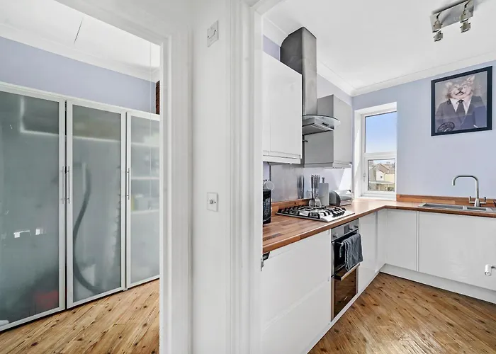 The Emerald Gem - Overlooking The Park Daire