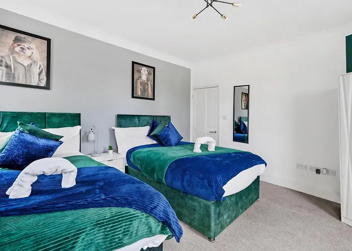 The Emerald Gem - Overlooking The Park Daire *